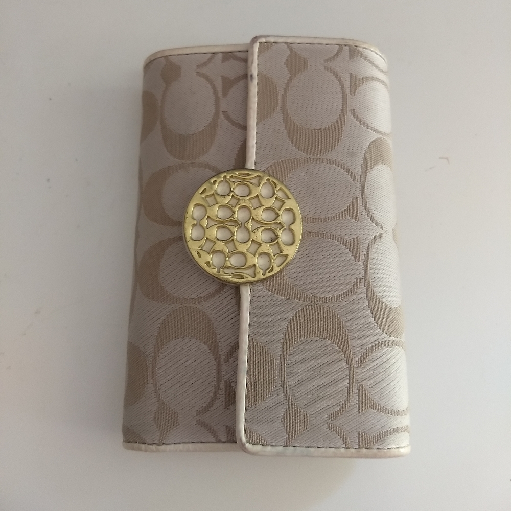 Gently used coach wallet - Picture 5 of 7